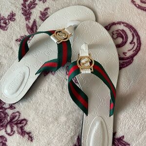Gucci White Sandals with Green and Red Straps